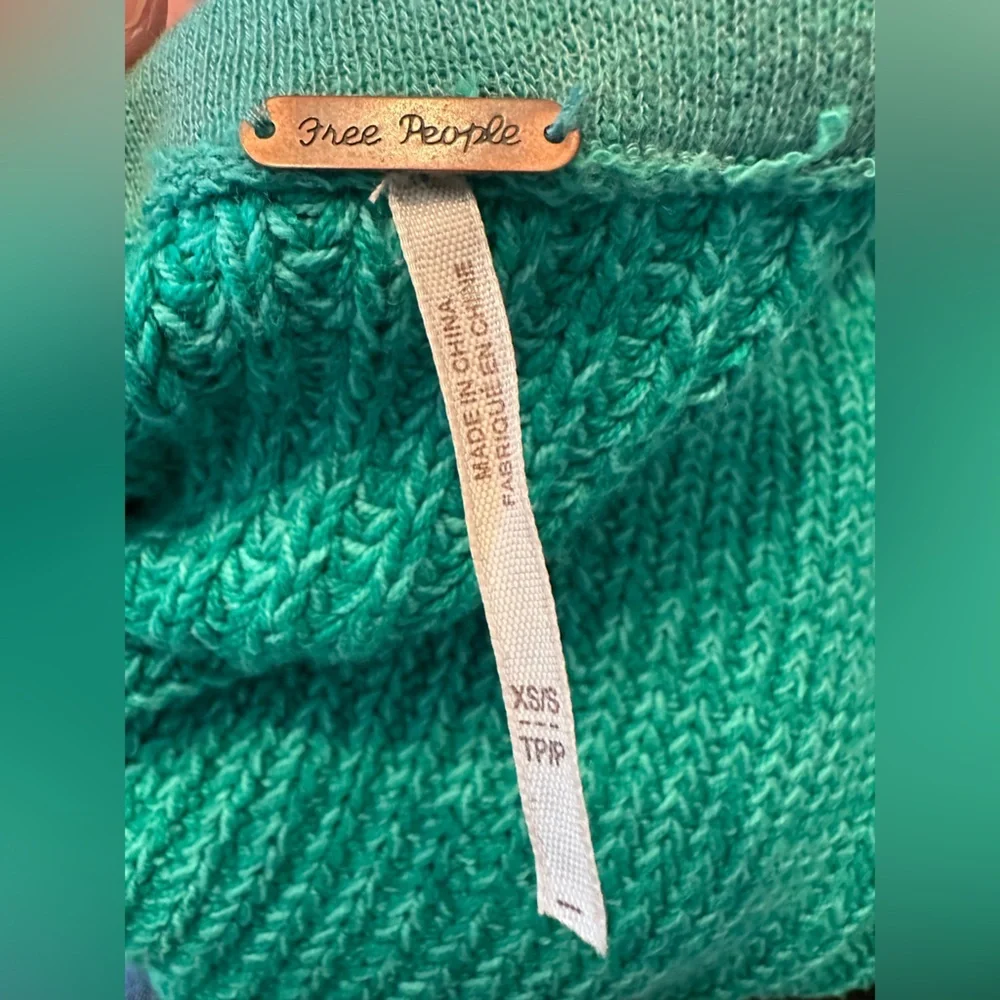 Free People FP oversized v neck Green Off Shoulder Sweater Chunky Knit pullover - Picture 5 of 5